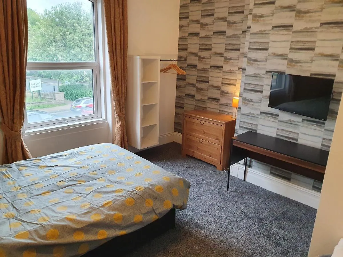 Hotel Lyndene House Huddersfield